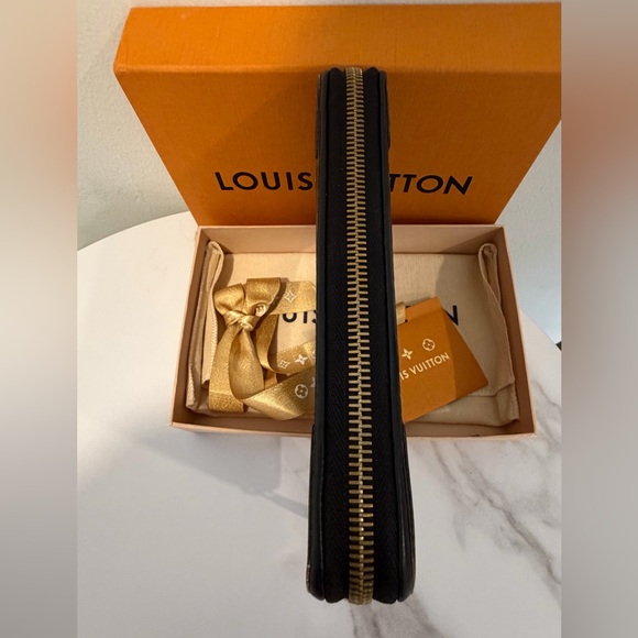 Louis Vuitton Brown and Gold Monogram Clutch - Picture 11 of 12